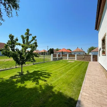 Bed & Breakfast Kukorica Csarda Balatonujlak