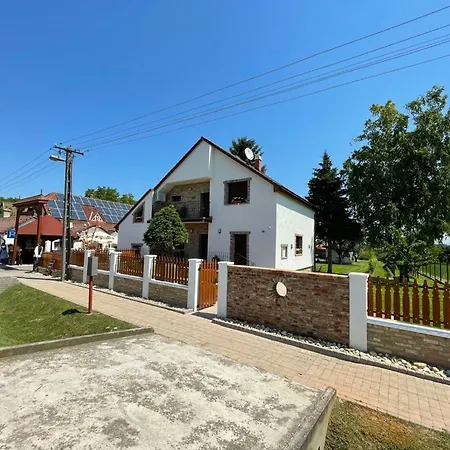 Kukorica Csarda Bed & Breakfast Balatonujlak